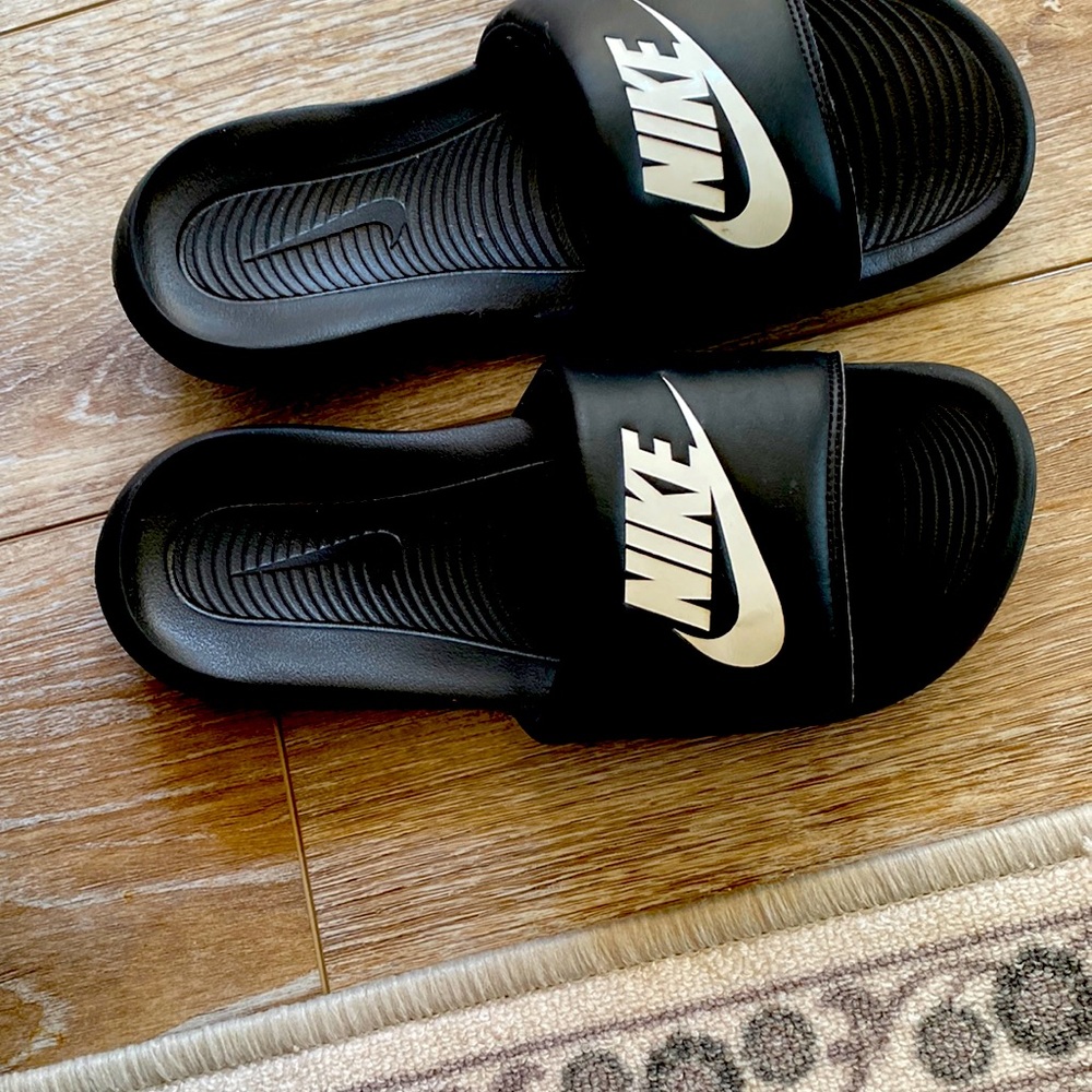 Nike slipper